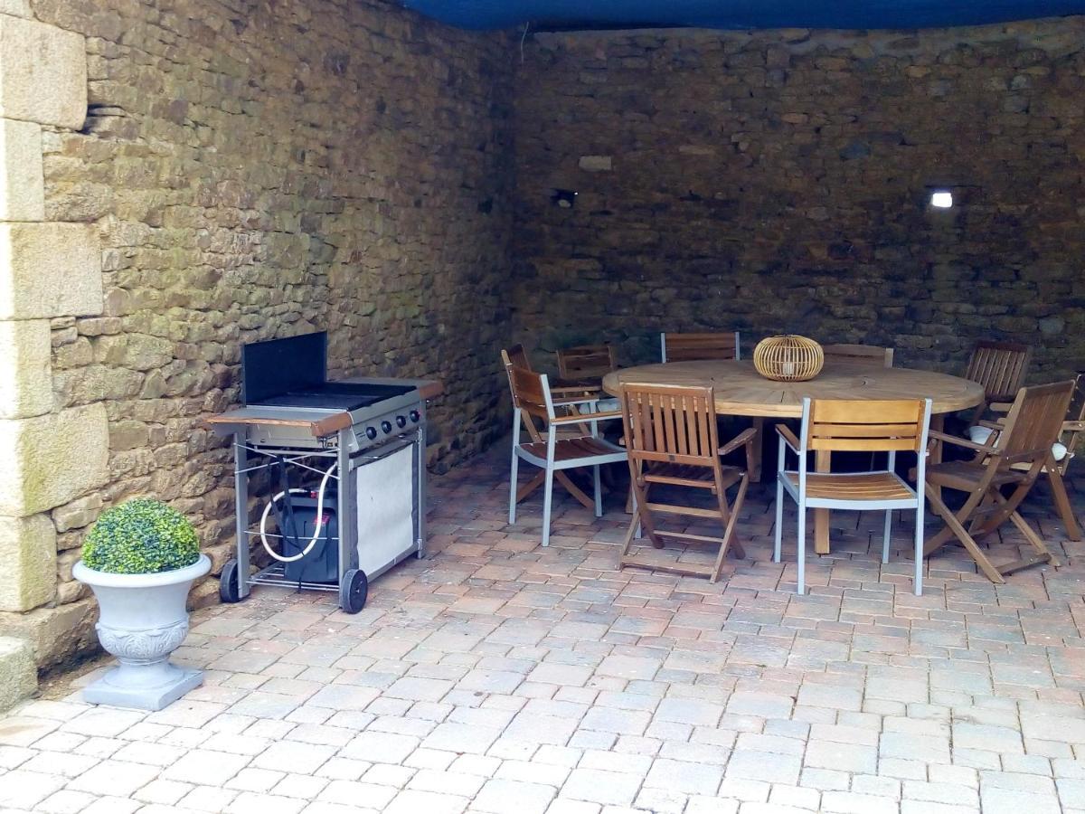 Maison Spacieuse A Plougonven Avec Jacuzzi Et Jardin 외부 사진
