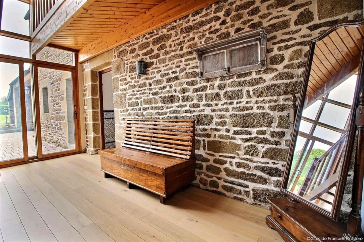 Maison Spacieuse A Plougonven Avec Jacuzzi Et Jardin 외부 사진