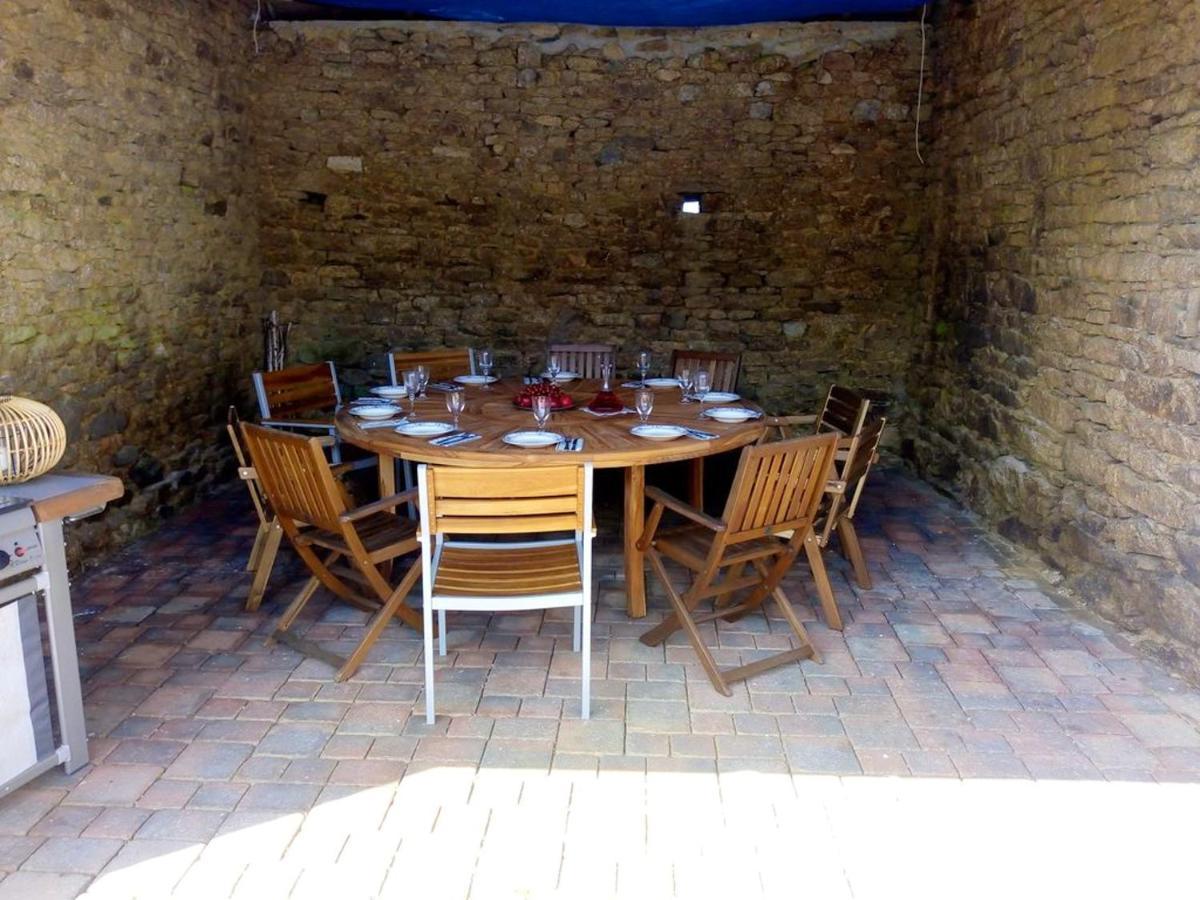 Maison Spacieuse A Plougonven Avec Jacuzzi Et Jardin 외부 사진