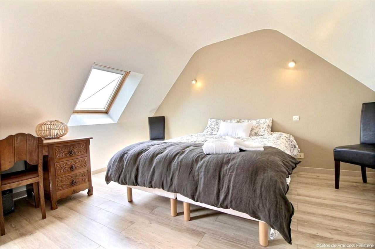 Maison Spacieuse A Plougonven Avec Jacuzzi Et Jardin 외부 사진