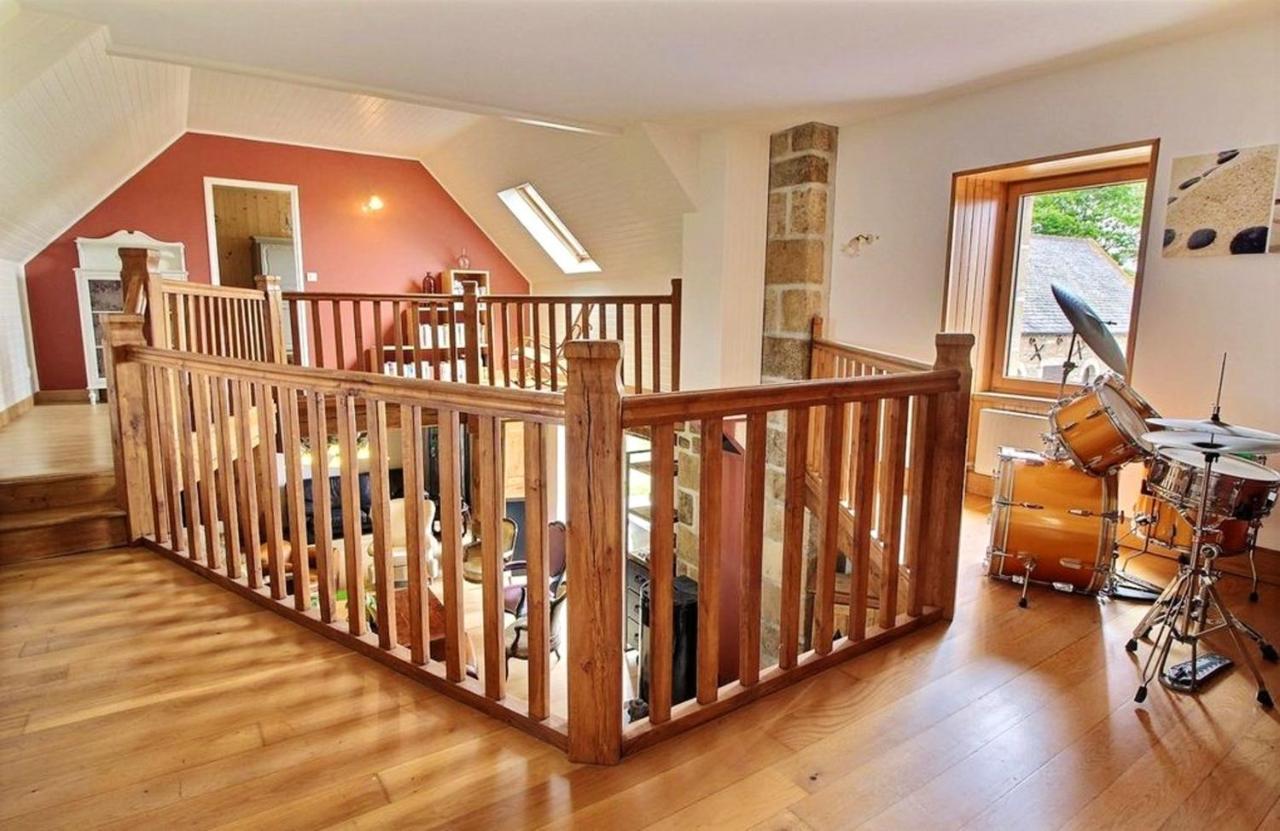 Maison Spacieuse A Plougonven Avec Jacuzzi Et Jardin 외부 사진