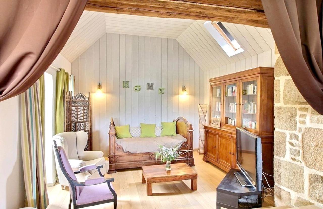 Maison Spacieuse A Plougonven Avec Jacuzzi Et Jardin 외부 사진