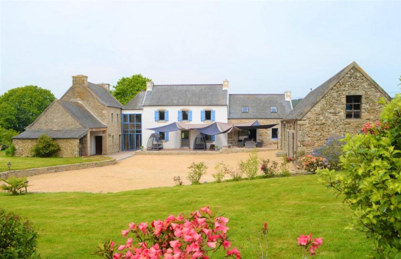 Maison Spacieuse A Plougonven Avec Jacuzzi Et Jardin 외부 사진